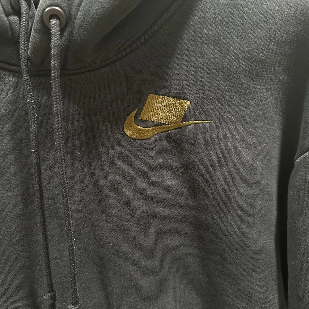Nike Sportswear Club NSW Black olive green Sweatshirt cursive hoodie small